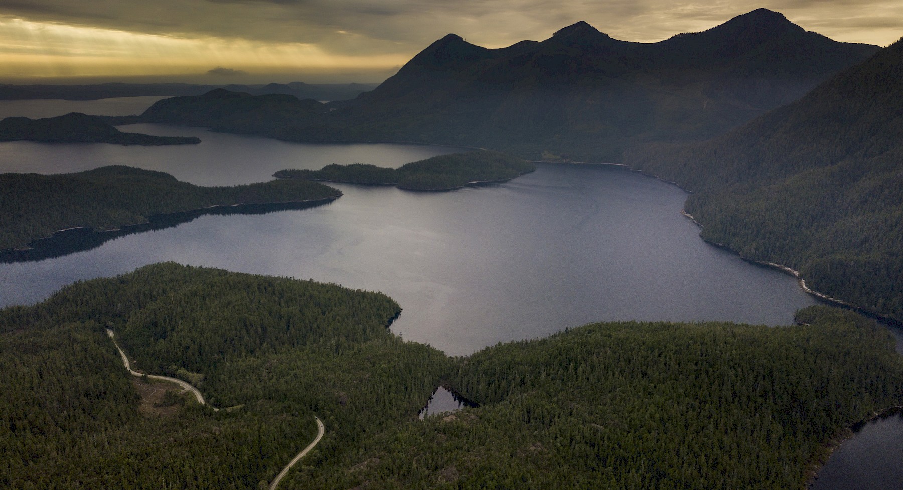 Kennedy Lake Highway 4 - Simone Mondino