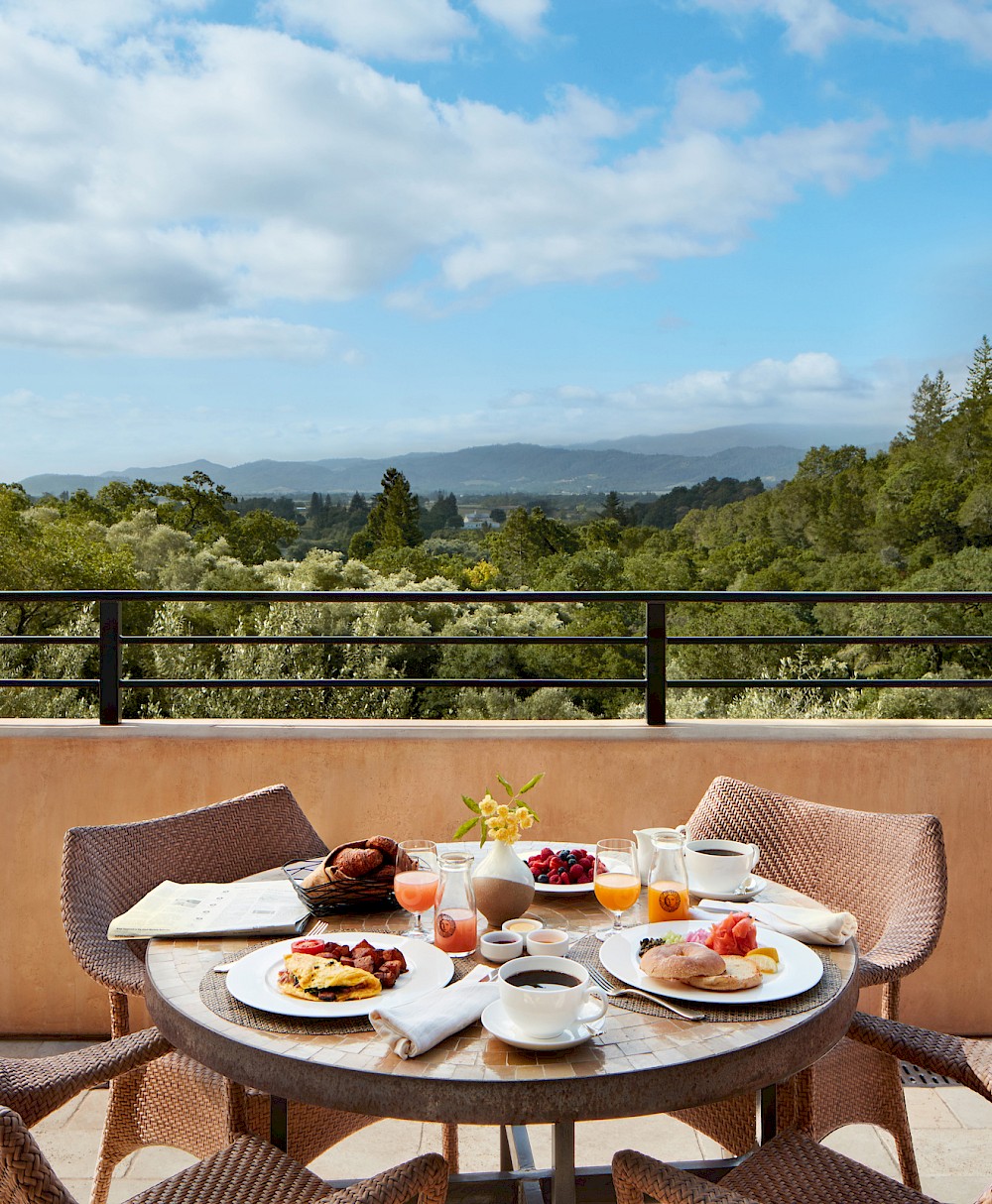 Auberge du Soleil Terrace Breakfast